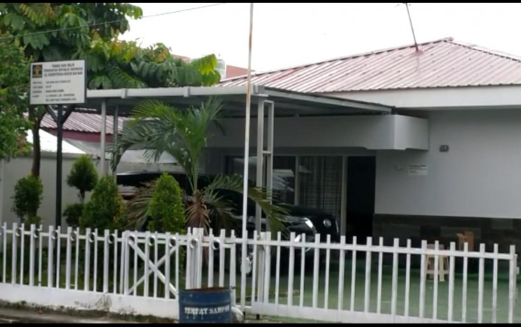 Mobil Kadivpas Kemenkumham Riau Dimolotov