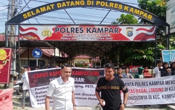 Mahasiswa Minta Kapolda Copot Kapolsek Kampar Kiri Kompol Ramadhani, SH, MH Diduga Terlibat Pungli dan Back-Up Kegiatan Illegal Mahasiswa Minta Kapolda Copot Kapolsek Kampar Kiri Kompol Ramadhani, SH, MH Diduga Terlibat Pungli dan Back-Up Kegiatan Illegali