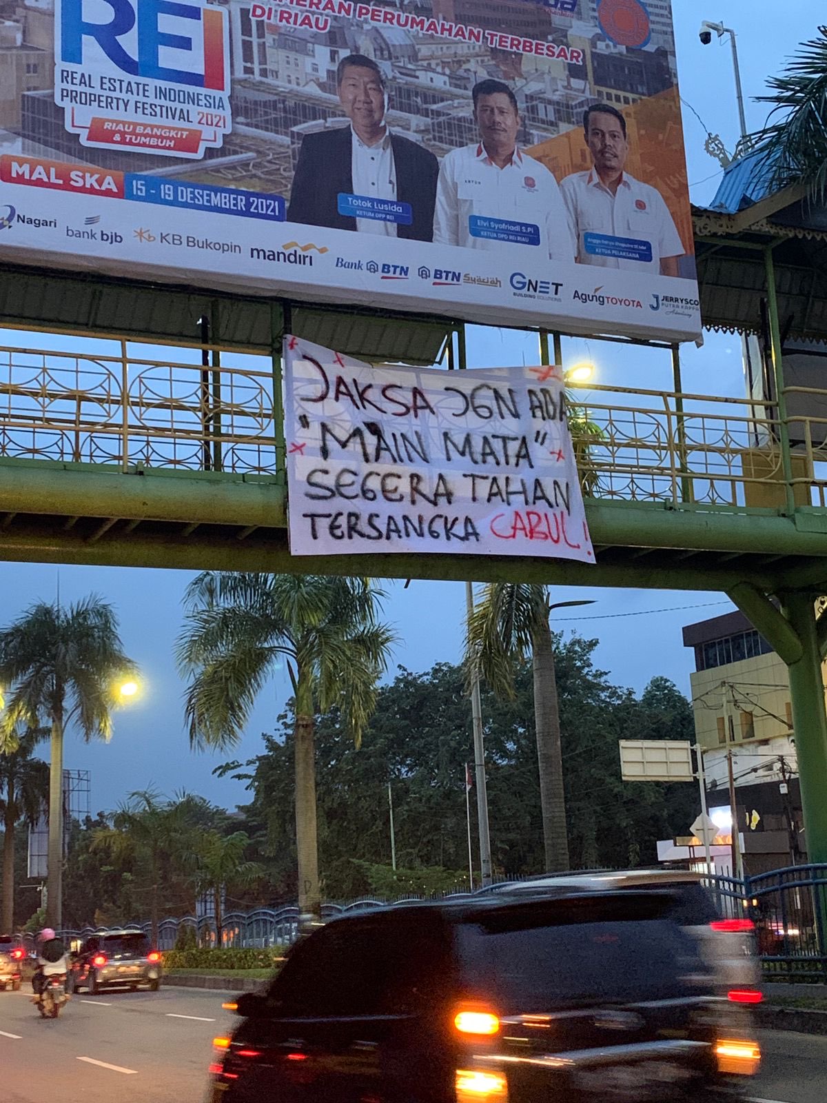 Minta SH Segera Ditindak, Spanduk Protes Bermunculan Lagi Minta SH Segera Ditindak, Spanduk Protes Bermunculan Lagii