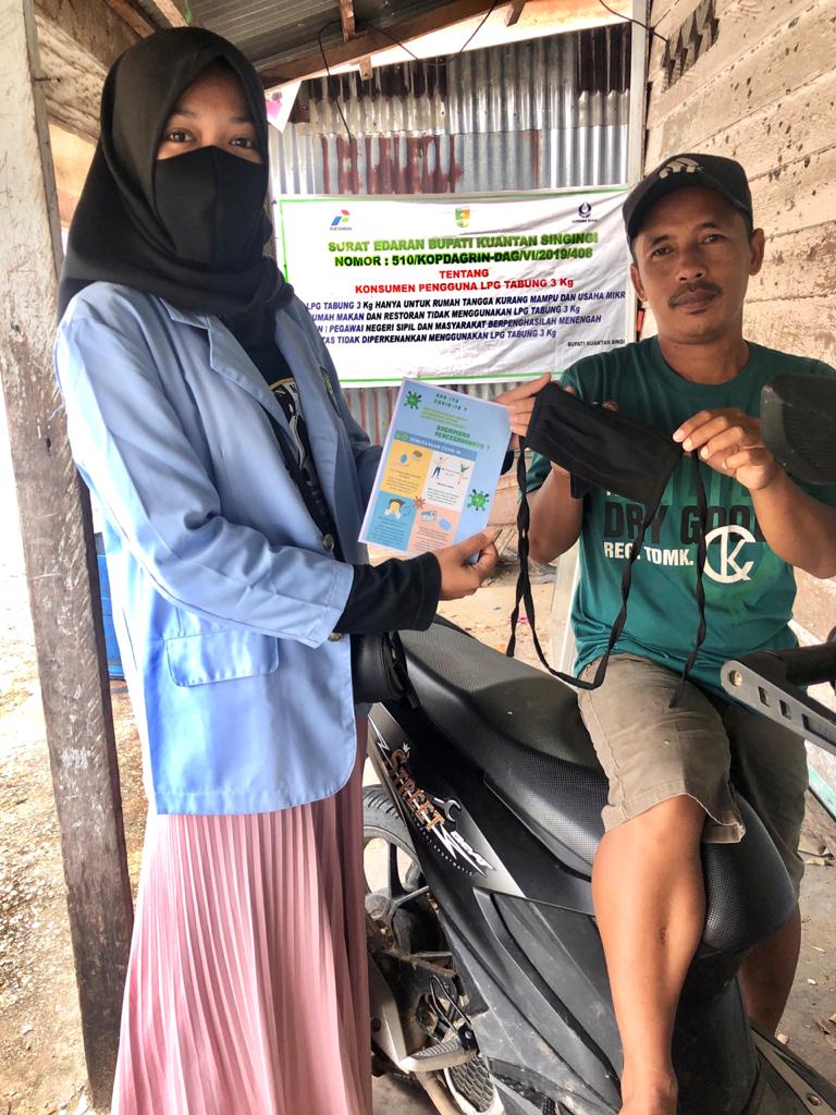 Relawan Covid 19 edukasi masyarakat kuantan hiliri
