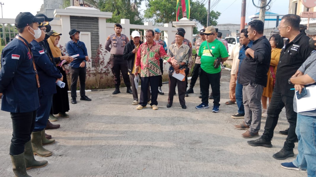 Sengketa Tanah DPRD Inhil: Sidang Masuki Tahap Pemeriksaan Setempat, Kuasa Hukum: Fakta Lapangan Kuatkan Gugatan Sengketa Tanah DPRD Inhil: Sidang Masuki Tahap Pemeriksaan Setempat, Kuasa Hukum: Fakta Lapangan Kuatkan Gugatani