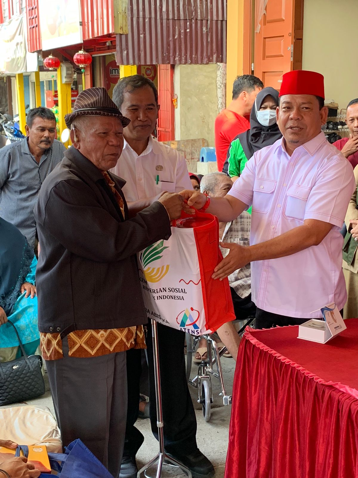 Kunjungi Dumai, H. Syafaruddin Poti, SH.,MM. Serahkan Bantuan Kaum Difabel Kunjungi Dumai, H. Syafaruddin Poti, SH.,MM. Serahkan Bantuan Kaum Difabeli
