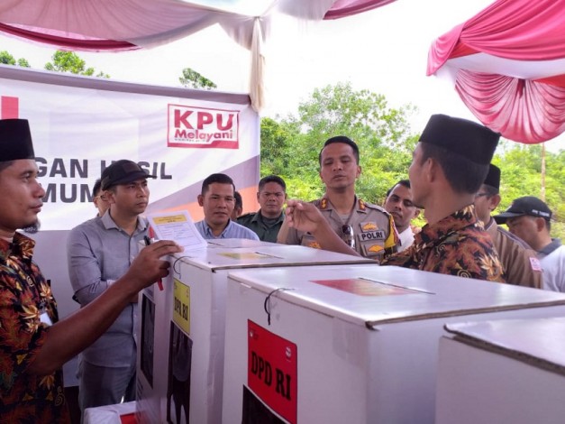 Sulap Halaman Jadi TPS, KPU Kampar Gelar Simulasi Pemungutan dan Penghitungan Suara Sulap Halaman Jadi TPS, KPU Kampar Gelar Simulasi Pemungutan dan Penghitungan Suarai