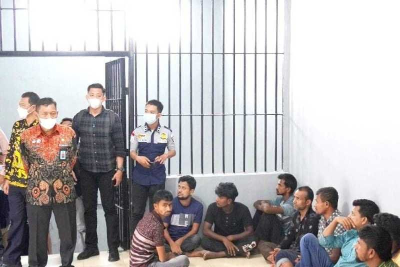 75 warga Bangladesh Diamankan di Pekanbaru 75 warga Bangladesh Diamankan di Pekanbarui