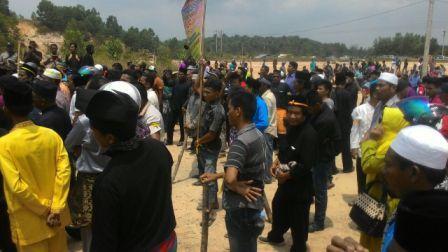 Masalah Rumah Adat, Massa LAM Riau di Duri Demo dan Nyaris Bentrok Masalah Rumah Adat, Massa LAM Riau di Duri Demo dan Nyaris Bentroki