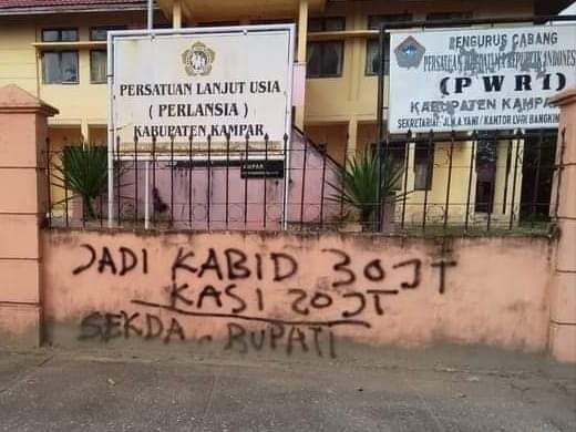 Wah HOT Info di Kampar, untuk jadi Kabid setor Rp 30 juta dan Kasi Rp 20 juta Wah HOT Info di Kampar, untuk jadi Kabid setor Rp 30 juta dan Kasi Rp 20 jutai