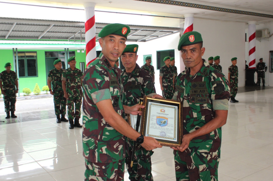 Dandim 1016/Palangka Raya Lepas Dua Perwira Menengah Menuju Tempat Tugas Baru Dandim 1016/Palangka Raya Lepas Dua Perwira Menengah Menuju Tempat Tugas Barui