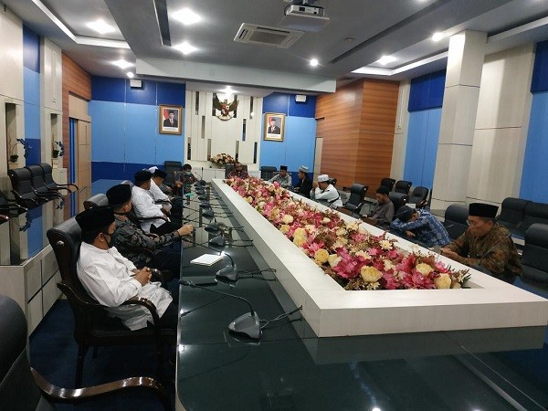 Pimpinan Pondok Pesantren Minta Kebijaksanaan Pemkab Rohul Aktifkan Kegiatan Belajar Mengajar Pimpinan Pondok Pesantren Minta Kebijaksanaan Pemkab Rohul Aktifkan Kegiatan Belajar Mengajari