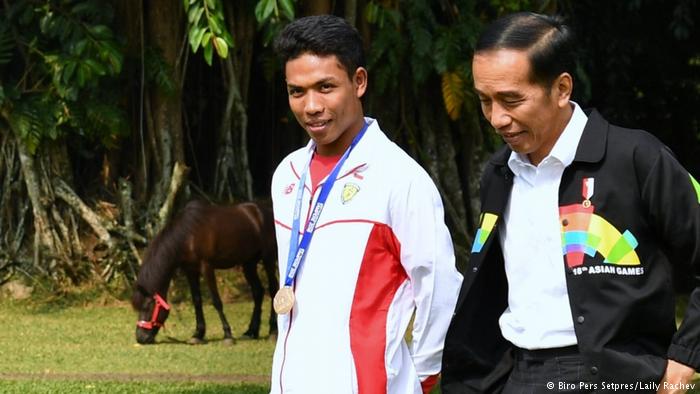 REI Serahkan Hadiah 1 Unit Rumah untuk Pelari Tercepat Dunia asal Lombok REI Serahkan Hadiah 1 Unit Rumah untuk Pelari Tercepat Dunia asal Lomboki