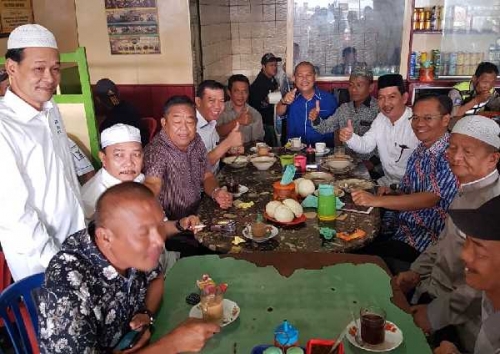 Firdaus Ungkap Motivasi Maju Pilkada Saat Ngopi Bareng Tokoh Masyarakat Inhil Firdaus Ungkap Motivasi Maju Pilkada Saat Ngopi Bareng Tokoh Masyarakat Inhili