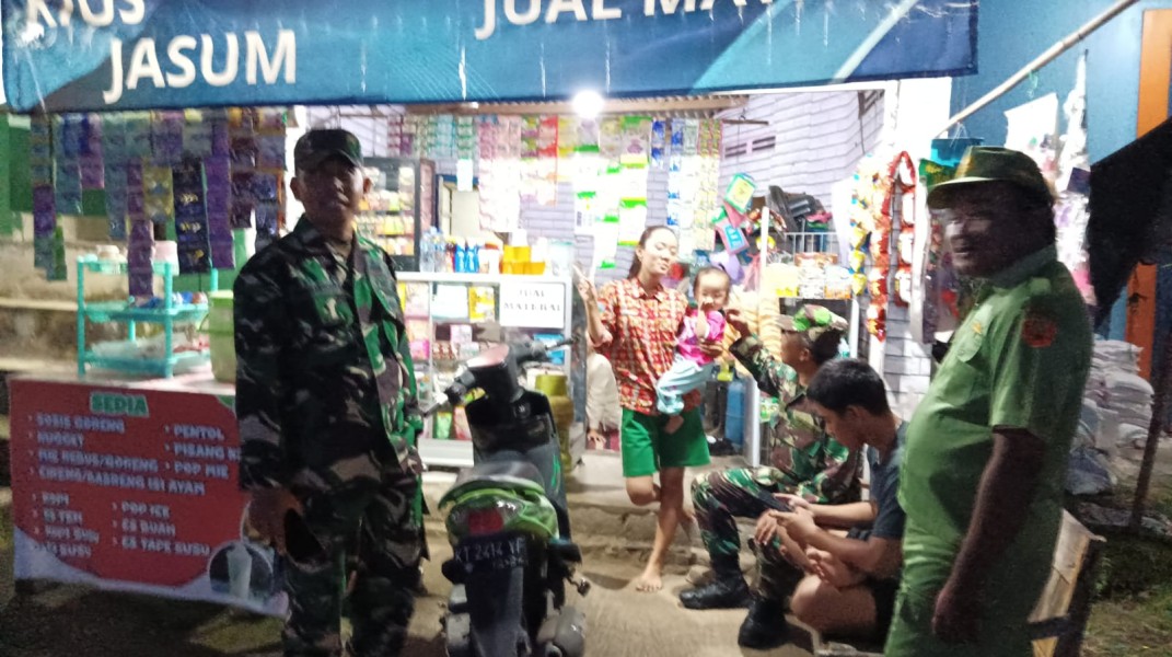 Patroli Malam Cipta Kondisi, Serka Heri Santoso Sambangi Warga untuk Jaga Keamanan Bulukertoi