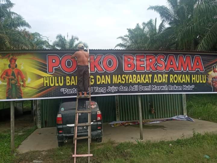 Hulu Balang dan Forum Masyarakat Adat Rokan Hulu, Buka Posko Bersama. Hulu Balang dan Forum Masyarakat Adat Rokan Hulu, Buka Posko Bersama. i