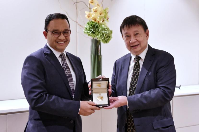 Fraksi PDIP dan PSI Soroti Anies Terima Penghargaan dari Singapura Fraksi PDIP dan PSI Soroti Anies Terima Penghargaan dari Singapurai
