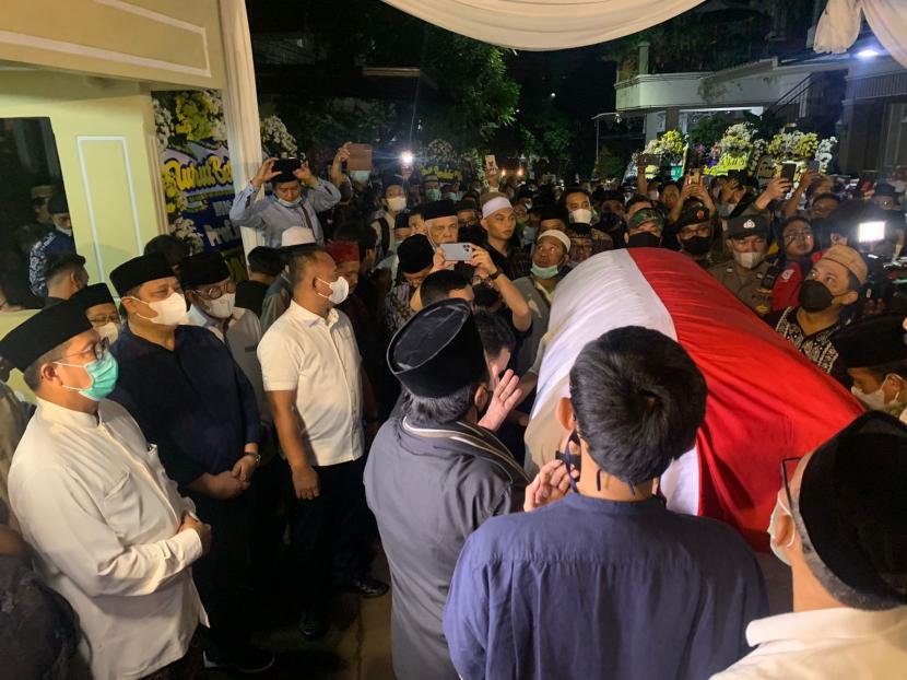 Jenazah Prof Azyumardi Azra Tiba di Taman Makam Pahlawan Kalibata Jenazah Prof Azyumardi Azra Tiba di Taman Makam Pahlawan Kalibatai