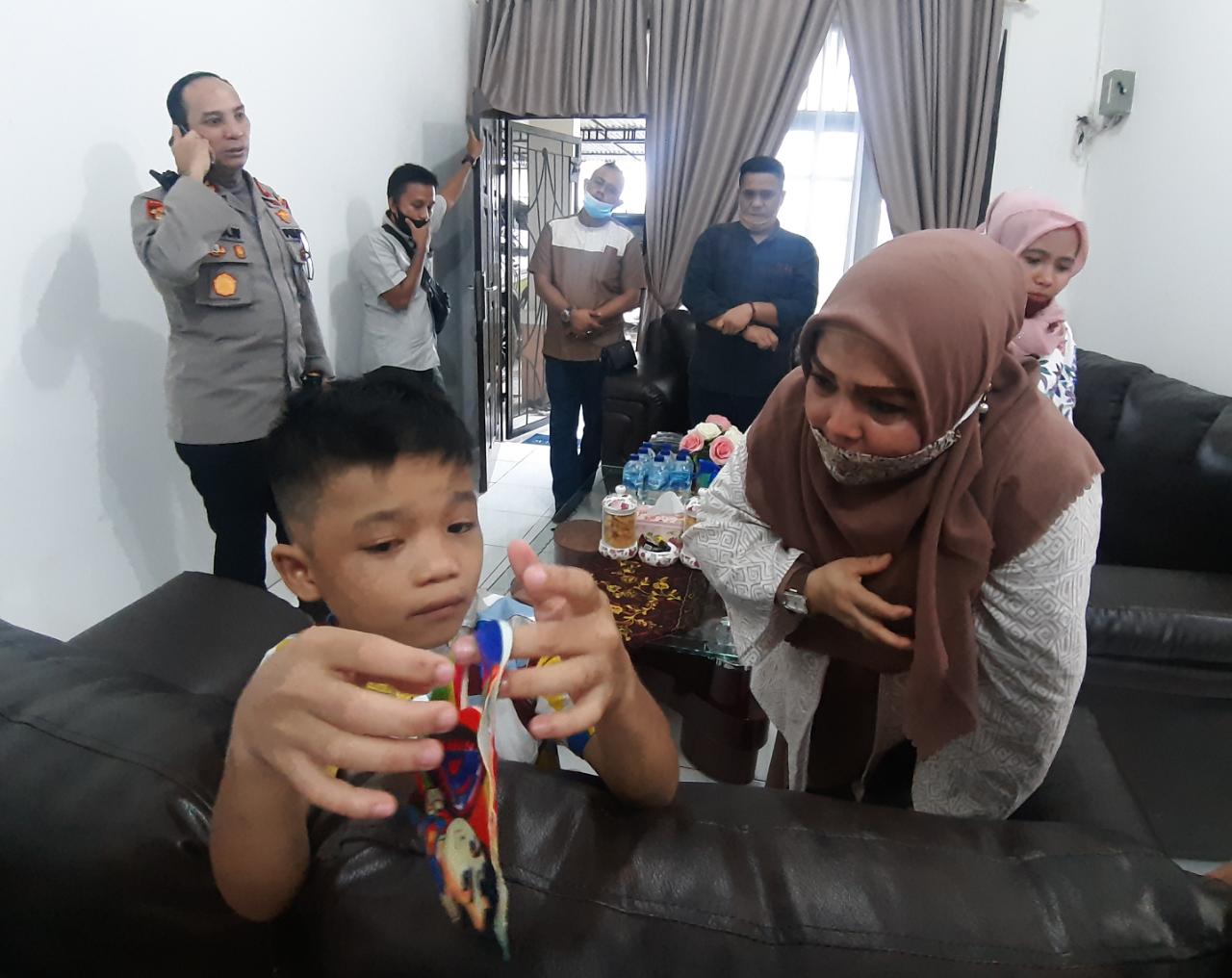 Kunjungi Kapolres, Komnas PA Riau Pantau Langsung Kondisi Korban Kekerasan Anak di Pelalawan Kunjungi Kapolres, Komnas PA Riau Pantau Langsung Kondisi Korban Kekerasan Anak di Pelalawani