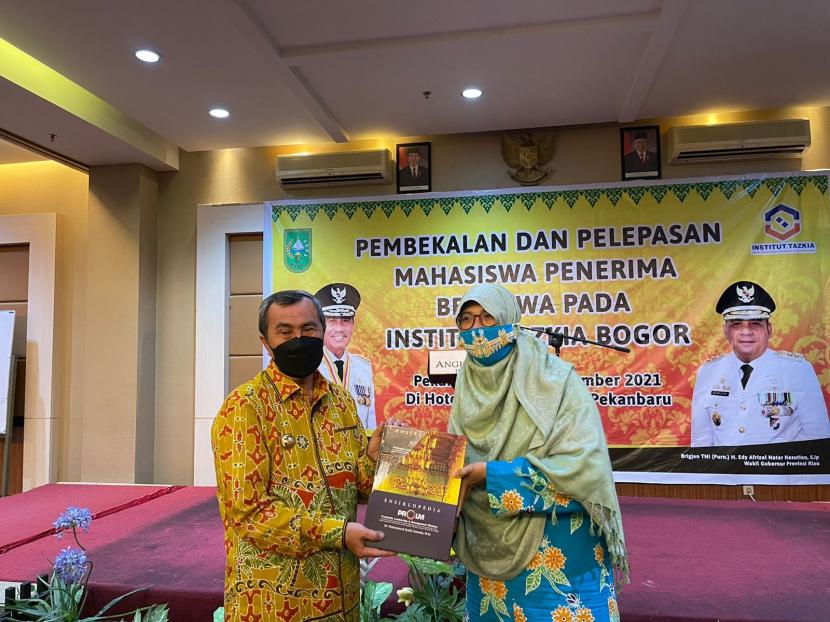Pelepasan Mahasiswa Beasiswa Utusan Daerah Riau Tahun 2021 Pelepasan Mahasiswa Beasiswa Utusan Daerah Riau Tahun 2021i