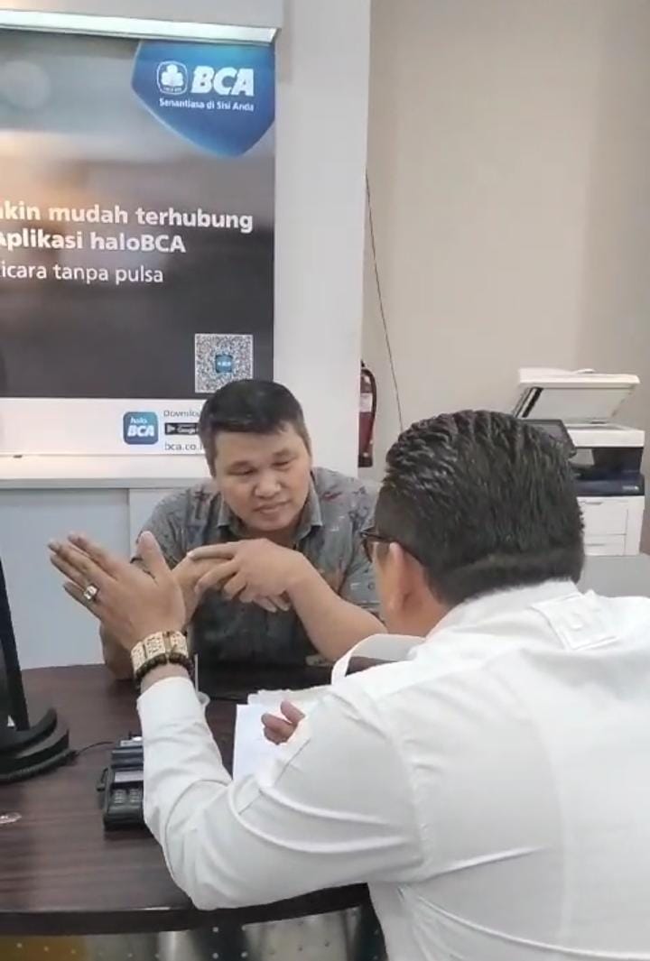 Ketua KNPI Riau Ajak APH Selidiki Kasus Penipuan Janda Miskin di BCA Pekanbaru Ketua KNPI Riau Ajak APH Selidiki Kasus Penipuan Janda Miskin di BCA Pekanbarui