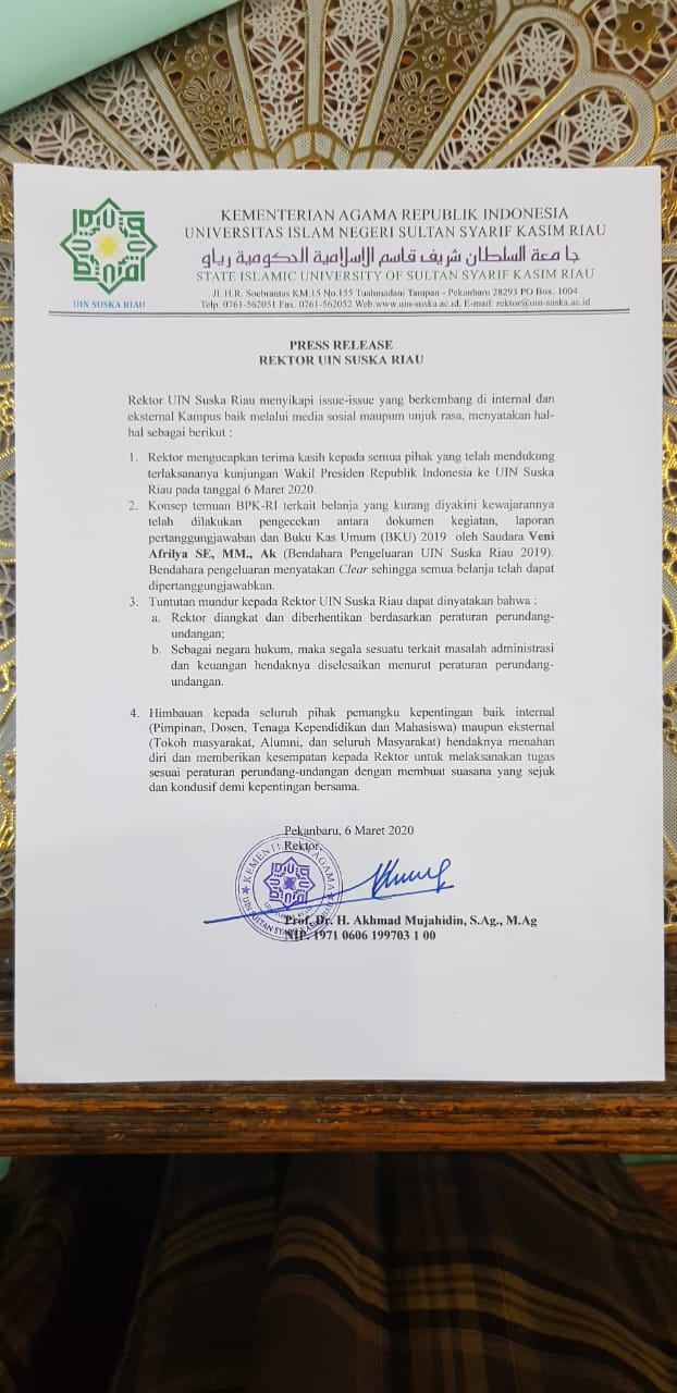 Akhmad Mujahidin menolak mundur dari jabatan Rektor UIN Suska Akhmad Mujahidin menolak mundur dari jabatan Rektor UIN Suskai