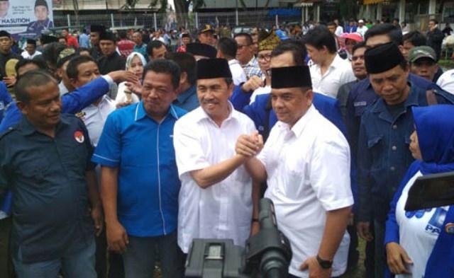 Ini Dia Pasangan Pertama Yang Daftar Pilgubri Ini Dia Pasangan Pertama Yang Daftar Pilgubrii