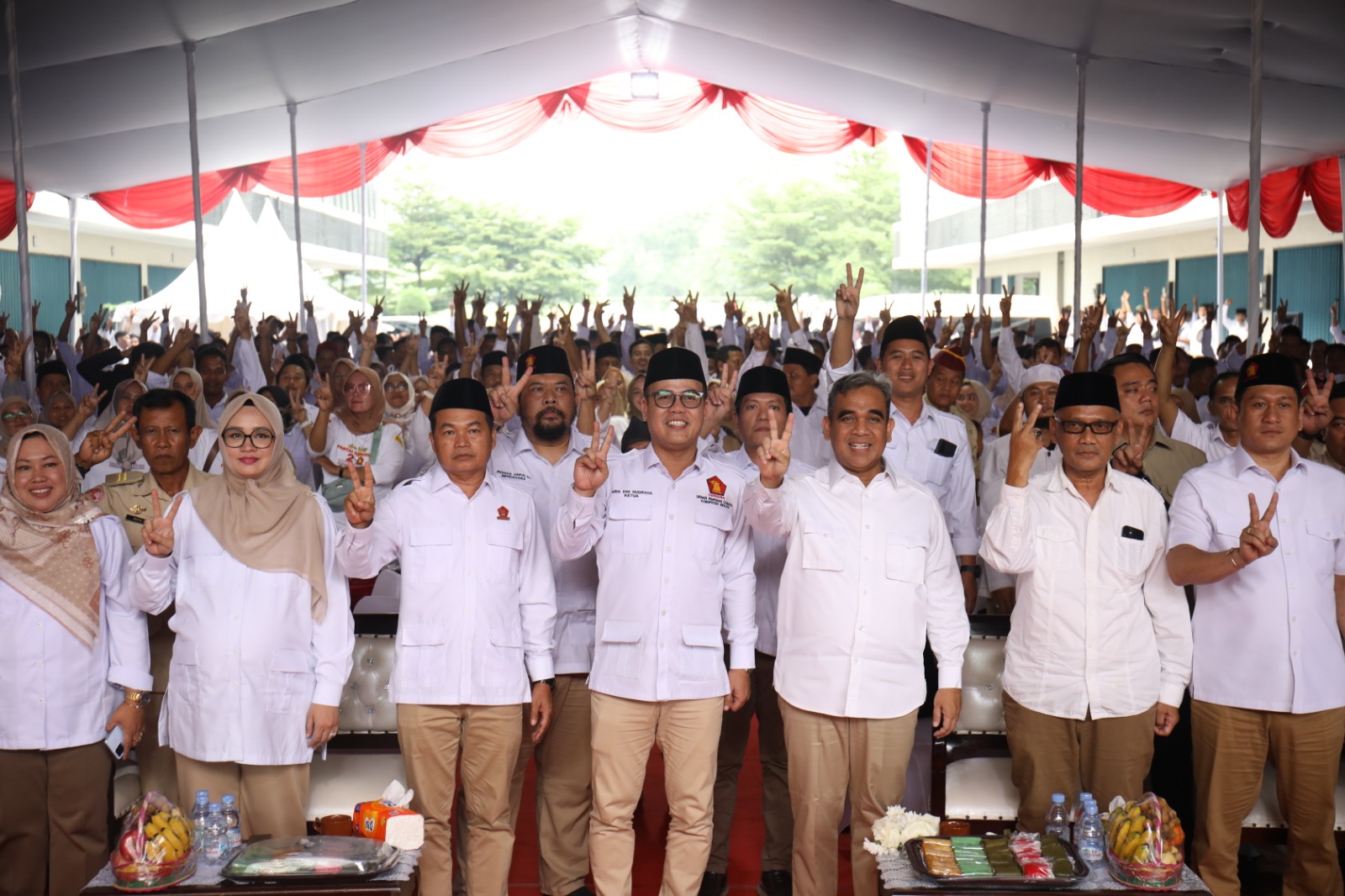 Sekjen Gerindra : Kita Besar Karena Orang - Orang Kecil Yang Bekerja Untuk Partai Sekjen Gerindra : Kita Besar Karena Orang - Orang Kecil Yang Bekerja Untuk Partaii