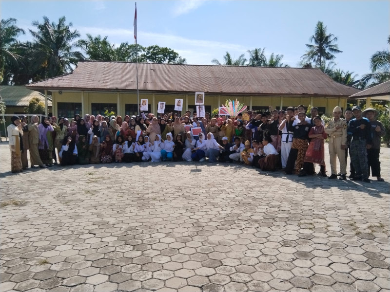 Menggelar Acara Sumpah Pemuda di MTs Nurul Islami