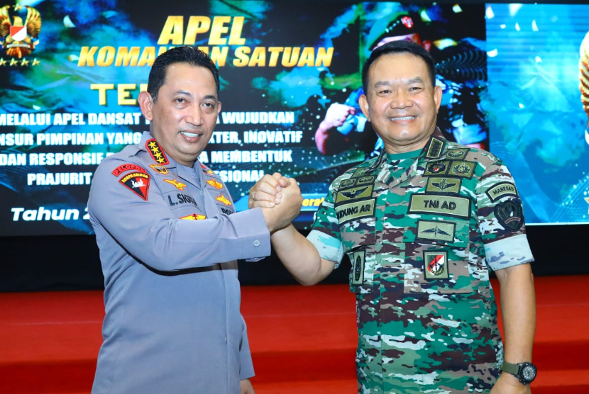 Kapolri Tekankan Sinergitas TNI-Polri Harga Mati Demi Indonesia Emas 2045 Kapolri Tekankan Sinergitas TNI-Polri Harga Mati Demi Indonesia Emas 2045i