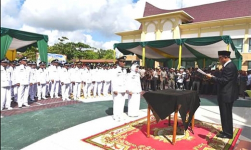 Bupati Kampar Lantik 59 Kades Terpilih, 1 Berhalangan Hadir Bupati Kampar Lantik 59 Kades Terpilih, 1 Berhalangan Hadiri