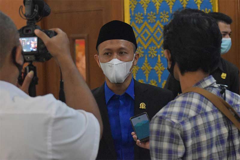 Wakil Ketua DPRD Riau : Walikota Harus Terlibat Langsung Urusi Persoalan Sampah Wakil Ketua DPRD Riau : Walikota Harus Terlibat Langsung Urusi Persoalan Sampahi