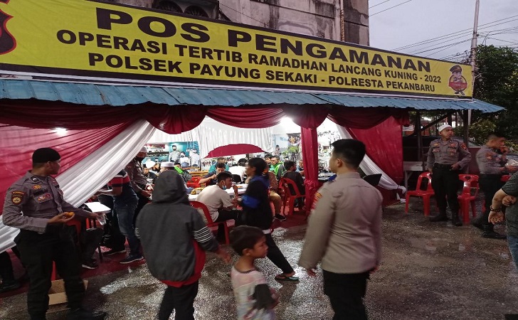 Polsek Payung Sekaki Siapkan Takjil Gratis Polsek Payung Sekaki Siapkan Takjil Gratisi