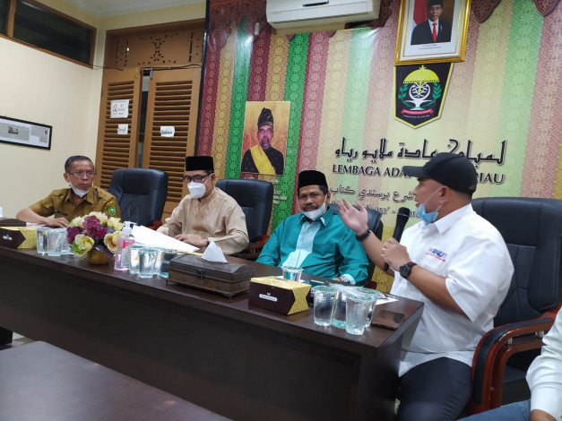 Motif Batik Riau Diklaim Pihak Lain, LAM Riau akan Surati Kemenkumham Motif Batik Riau Diklaim Pihak Lain, LAM Riau akan Surati Kemenkumhami