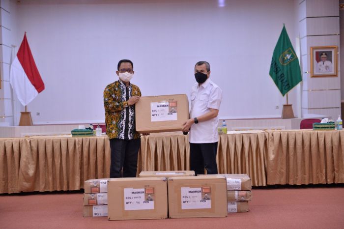 Pemprov Riau Terima Bantuan 100.000 Masker Kain Pemprov Riau Terima Bantuan 100.000 Masker Kaini