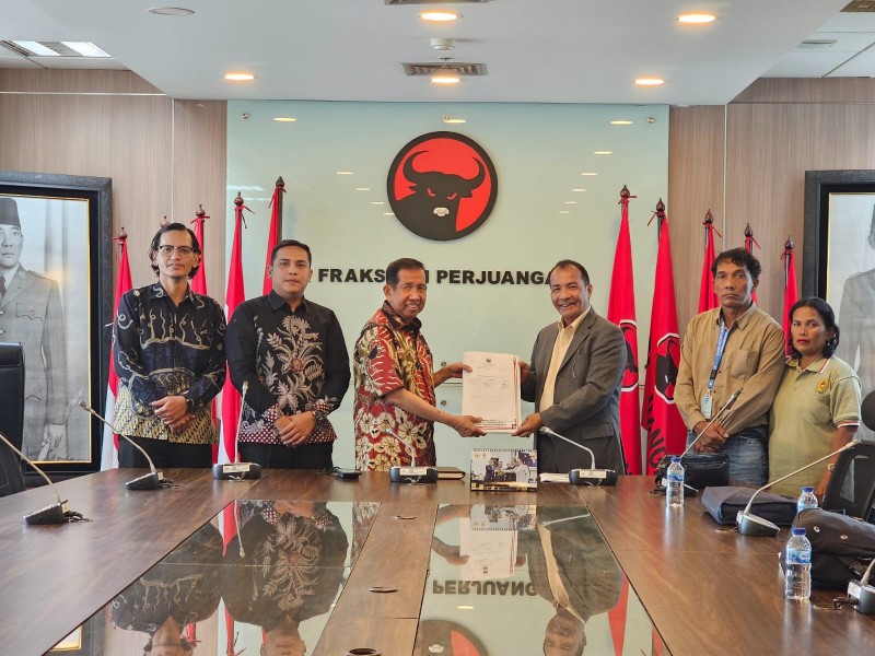 Fraksi PDIP DPR-RI Terima Aspirasi Keluarga Prada Josua Lumban Tobing, Desak Pembentukan Tim Pencari Fakta Fraksi PDIP DPR-RI Terima Aspirasi Keluarga Prada Josua Lumban Tobing, Desak Pembentukan Tim Pencari Faktai