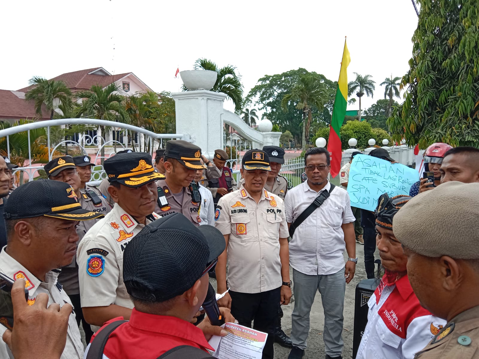 Plesiran Keluar Negeri Tanpa Izin Gubernur Sumatra Utara. Bupati Kabupaten Asahan dituntut mundur oleh LSM PMPRI