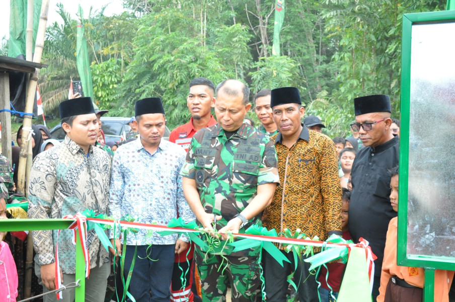 Danrem 031/WB Resmikan Jembatan Perintis Kartika Penghubung Dua Desa di Kab. Kampari