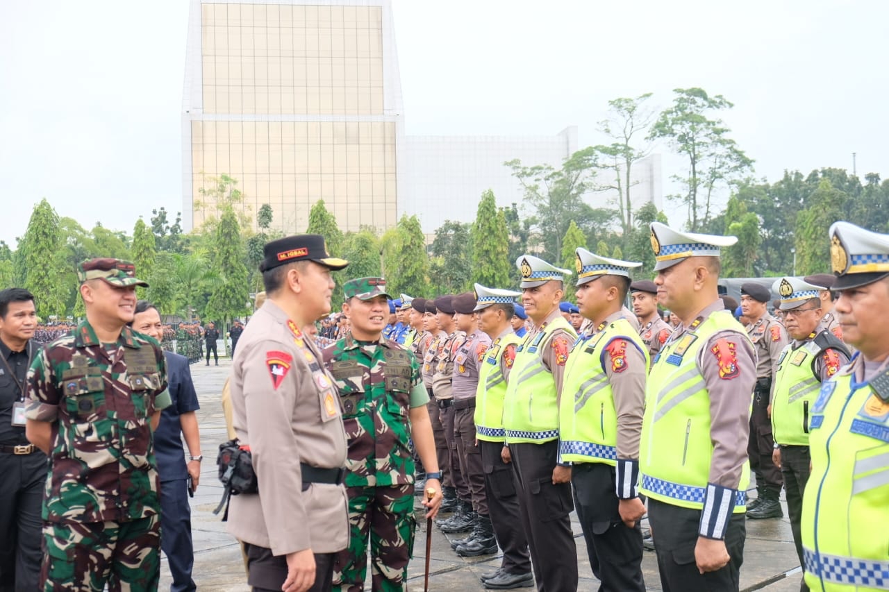 Gelar Operasi Pengamanan ‘Nataru’, Kapolda Riau Irjen Iqbal Pastikan Jajaran Lakukan Show Of Force Gelar Operasi Pengamanan ‘Nataru’, Kapolda Riau Irjen Iqbal Pastikan Jajaran Lakukan Show Of Forcei