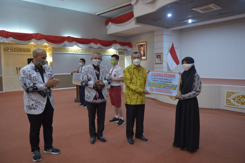 Gubri: Saya Yakin Pelajar Riau Sukses Tingkat Internasional Gubri: Saya Yakin Pelajar Riau Sukses Tingkat Internasionali