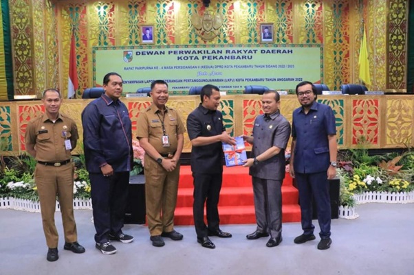 Rapat Paripurna DPRD, Pj Walikota Pekanbaru Sampaikan LKPj Tahun Anggaran 2022 Rapat Paripurna DPRD, Pj Walikota Pekanbaru Sampaikan LKPj Tahun Anggaran 2022i