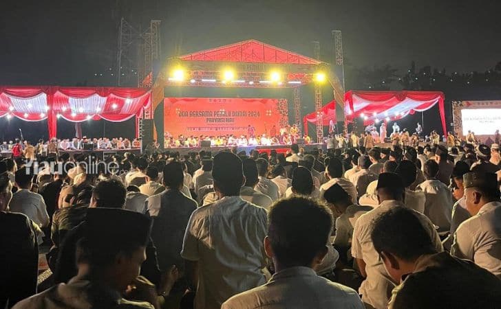 Polda Riau Salat Subuh Berjamaah dan Doa Bersama Ustaz Dasad Latif Polda Riau Salat Subuh Berjamaah dan Doa Bersama Ustaz Dasad Latifi