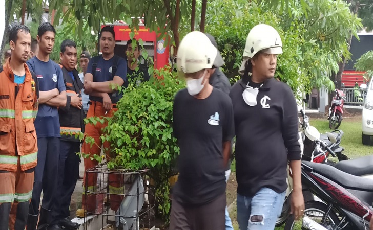 Pembakar Kantor Bappeda Riau Marah Karena Istri Bekerja di Hari Libur Pembakar Kantor Bappeda Riau Marah Karena Istri Bekerja di Hari Liburi