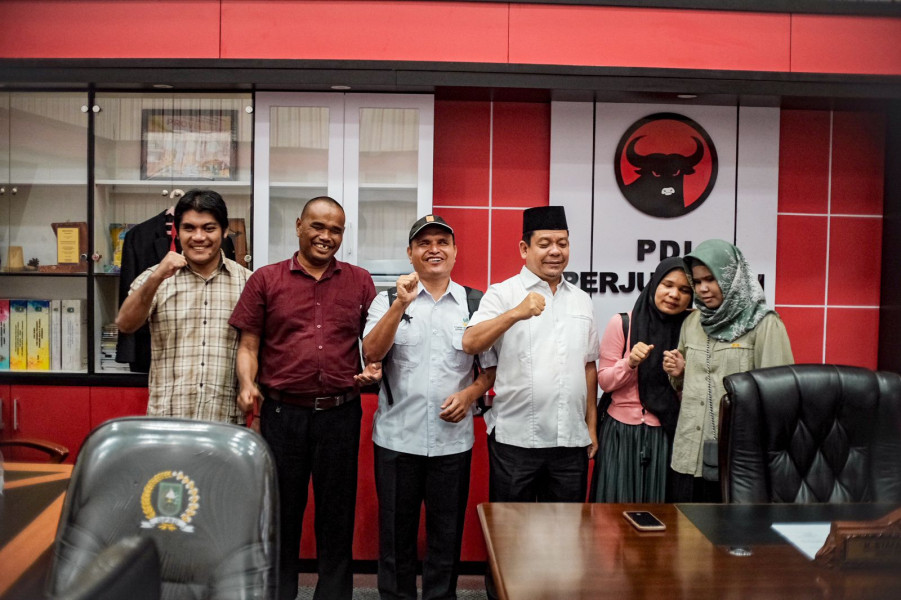Pengurus Persatuan Tuna netra Indonesia Provinsi Riau kunjungi H.Syafaruddin Poti,SH.MM di kantor Dewan Pengurus Persatuan Tuna netra Indonesia Provinsi Riau kunjungi H.Syafaruddin Poti,SH.MM di kantor Dewani