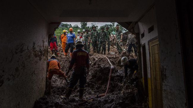 Longsor Sumedang: 15 Orang Meninggal, 24 Belum Ditemukan