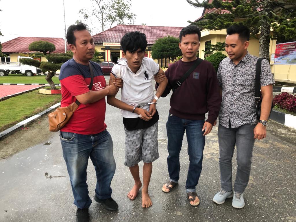 Akhirnya Laurensius Sitorus Berhasil Di Tangkap Polres Toba Di Desa Pardomuan Kaldera Sibisa Akhirnya Laurensius Sitorus Berhasil Di Tangkap Polres Toba Di Desa Pardomuan Kaldera Sibisai