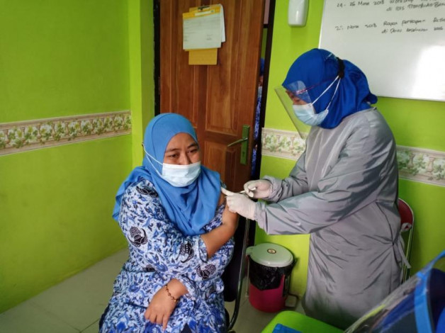 Pelaksanaan Vaksinasi Covid-19 di Riau Terkendala Kiriman Vaksin Pelaksanaan Vaksinasi Covid-19 di Riau Terkendala Kiriman Vaksini