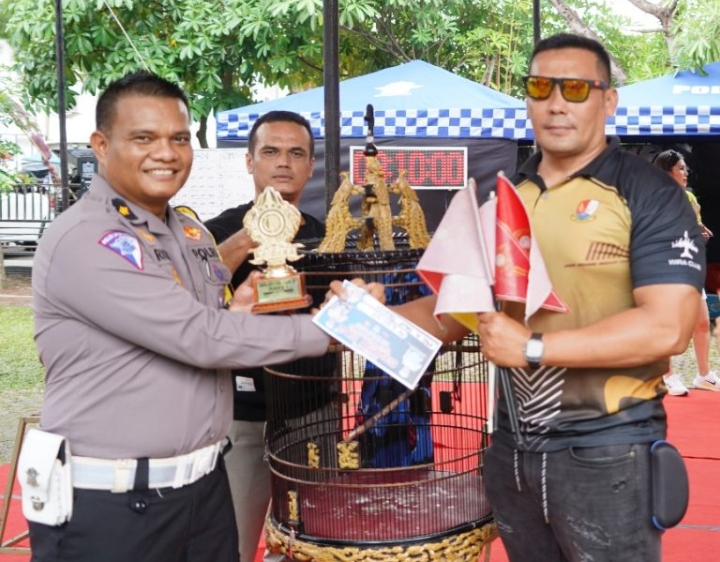 Pameran Lomba Burung Berkicau Dirlantas Cup II Sukses, Kompol Rikky Himbau Peserta & Pengunjung Sukseskan Pilkada Riau 2024. Pameran Lomba Burung Berkicau Dirlantas Cup II Sukses, Kompol Rikky Himbau Peserta & Pengunjung Sukseskan Pilkada Riau 2024.i