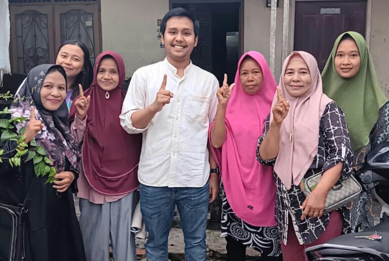 Fadel caleg DPRD Riau berusia 25 tahun sukses mengalahkan incumbent 2 periode, Ade Hartati dengan perolehan suara yang signifikan. Fadel caleg DPRD Riau berusia 25 tahun sukses mengalahkan incumbent 2 periode, Ade Hartati dengan perolehan suara yang signifikan.i