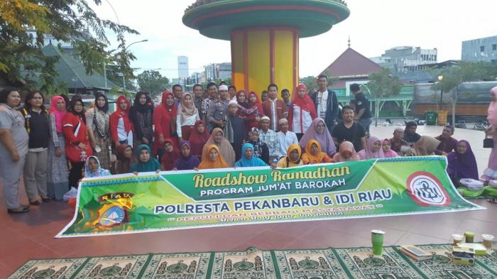 Indahnya Ramadhan, Polresta Pekanbaru Buka Puasa Bersama Petugas Kebersihan Kota Indahnya Ramadhan, Polresta Pekanbaru Buka Puasa Bersama Petugas Kebersihan Kotai