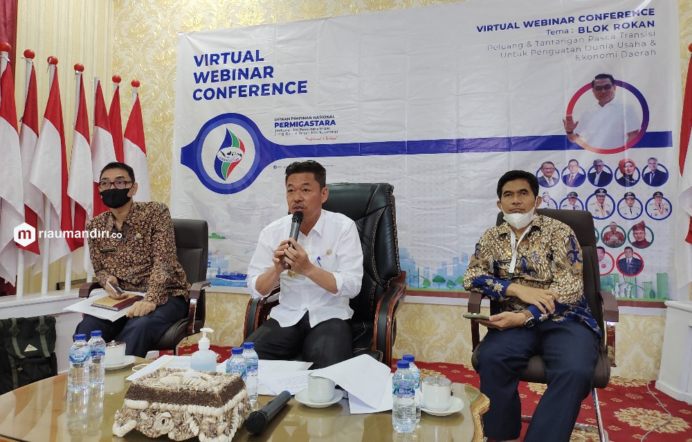 Bupati Rohil Afrizal Sintong Keluhkan PHR Soal Serapan Pekerja Lokal dan BUMD Bupati Rohil Afrizal Sintong Keluhkan PHR Soal Serapan Pekerja Lokal dan BUMDi