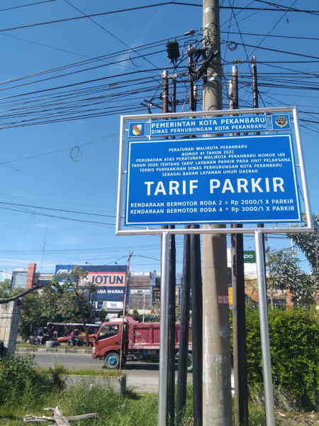 Direktur Operasional PT Midi Utama Indonesia Tbk Heru Sarwono mengatakan bahwa Alfamidi tidak pernah membuat aturan soal biaya parkir. Direktur Operasional PT Midi Utama Indonesia Tbk Heru Sarwono mengatakan bahwa Alfamidi tidak pernah membuat aturan soal biaya parkir.i