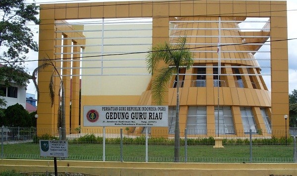 Gubernur Riau Resmikan Gedung Guru HM Rusli Zainal Gubernur Riau Resmikan Gedung Guru HM Rusli Zainali