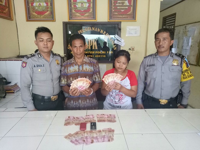 Belanja Dengan Upal, Wanita ini Diamankan Polres Pelalawan Belanja Dengan Upal, Wanita ini Diamankan Polres Pelalawani